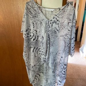 Sheer patterned hi-low button up blouse